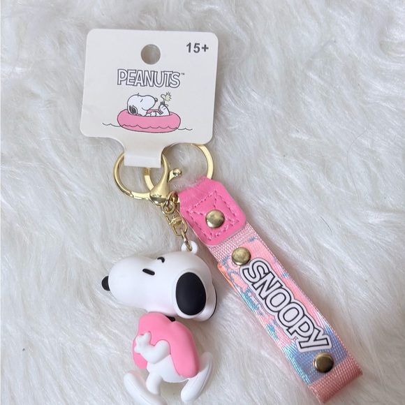 {NWT} Peanuts Snoopy Keychain with Pink and White Accents - Picture 2 of 6